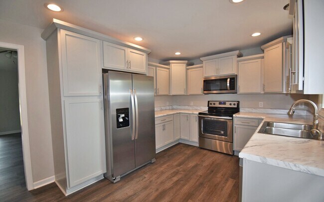 Foto del edificio - Beautifully remodeled 4BR/2BA one level home in M'boro, triple Rockvale schools!