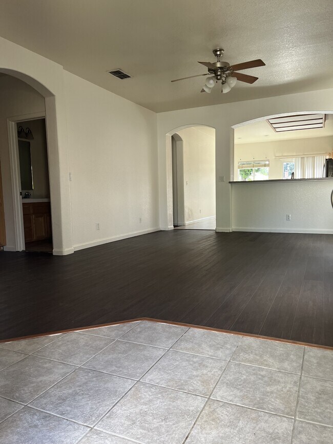 Building Photo - 832 Graystone Ct