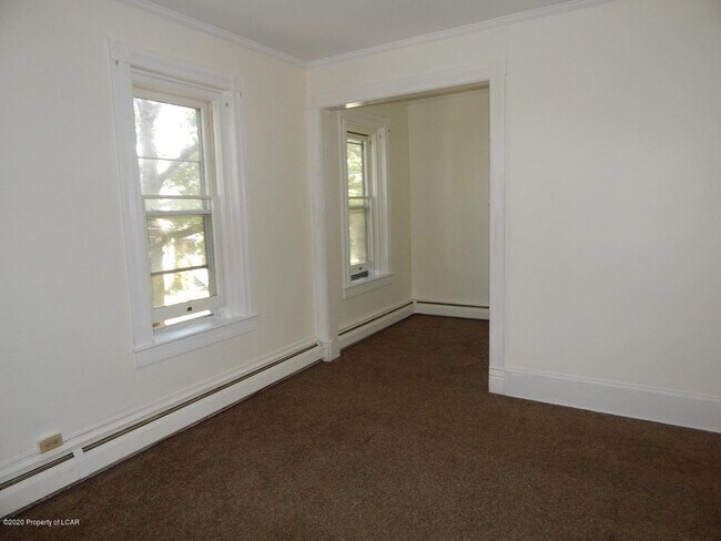 Building Photo - 168 S Maple Ave