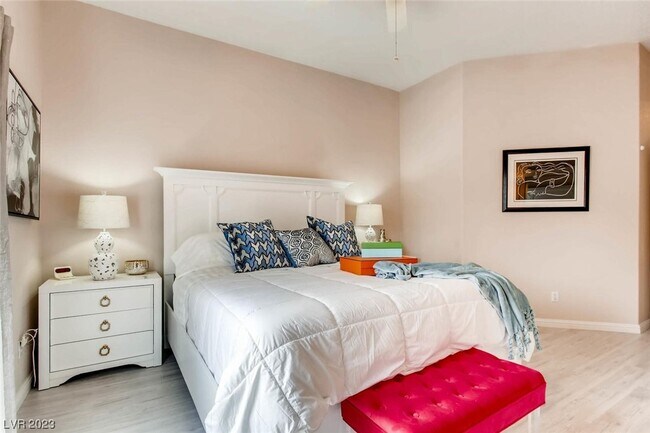 Foto del edificio - 7951 Nookfield Dr