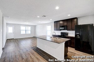 Foto del edificio - 6023 Macdona Ridge