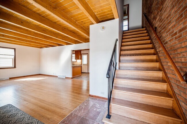Building Photo - 310 Walker Ave