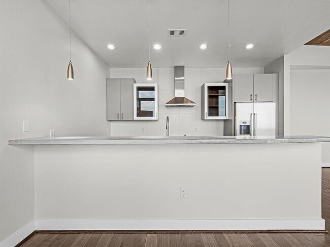 Building Photo - 5925 Almeda Rd