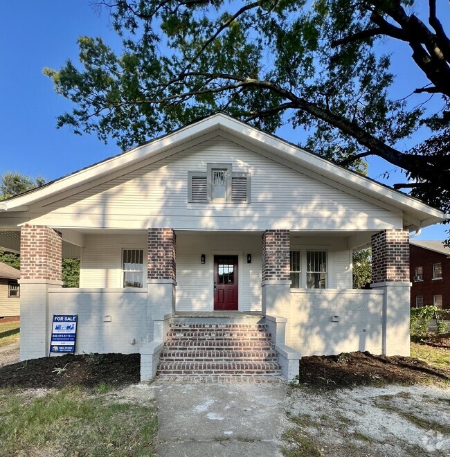 Building Photo - 2806 N Chamberlain Ave