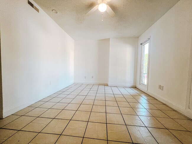 Foto del edificio - 1815 Cedar Heights Dr