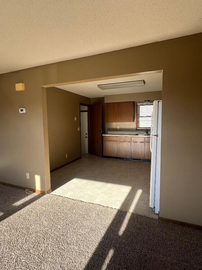 Building Photo - Must see 3 bedroom, 2 bath home with bonus...
