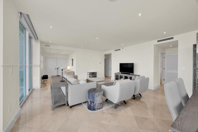 Foto del edificio - 2645 S Bayshore Dr