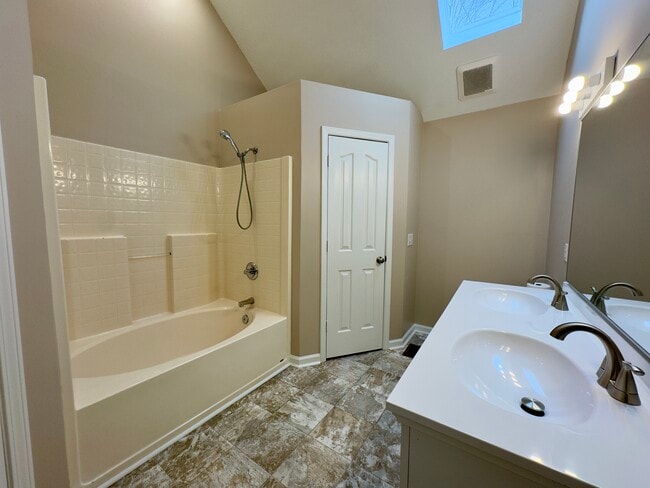 Building Photo - 2013 Smith Cir