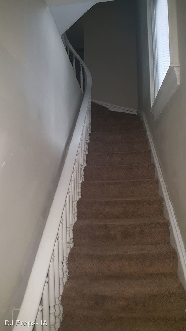 Building Photo - 427 E 14th St