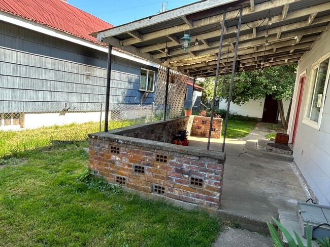 Building Photo - Charming 4 bed/1.5 bath home for rent