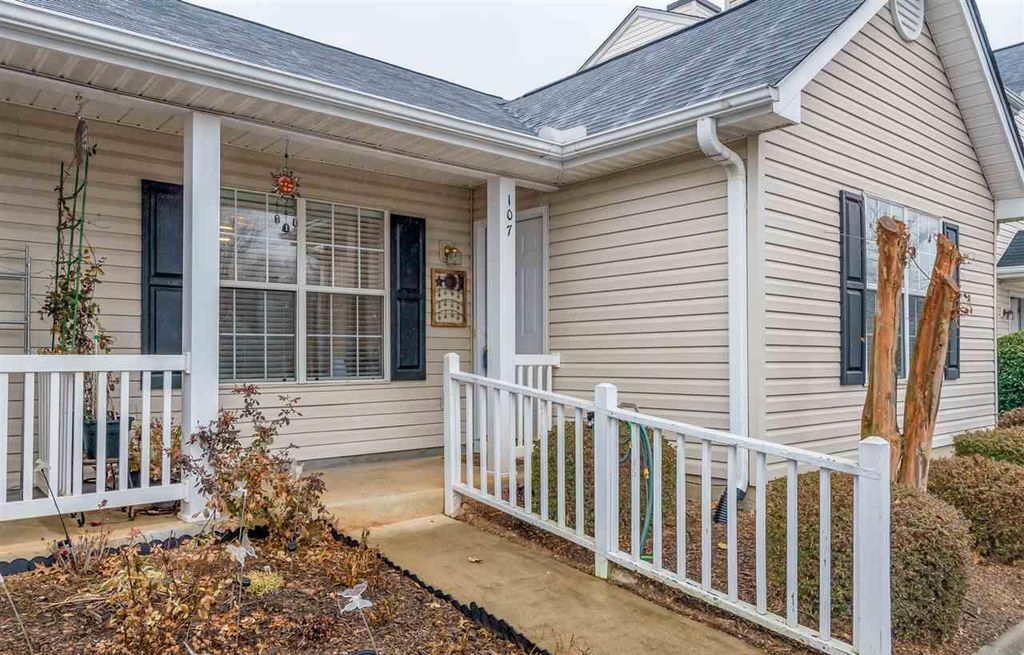 Primary Photo - Well Maintained 2 Bedroom 2 Bathroom Townh...