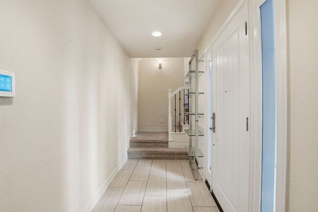 Foto del edificio - Gorgeous 2 Bed, 2.5 Bath Townhome in Exclusive Reflection Community!