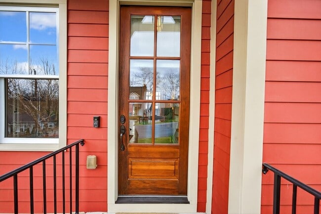 Photo - Great location, less than one mile from Historic Downtown Franklin. House