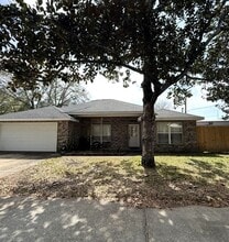 Building Photo - 2204 Whits Manor Rd
