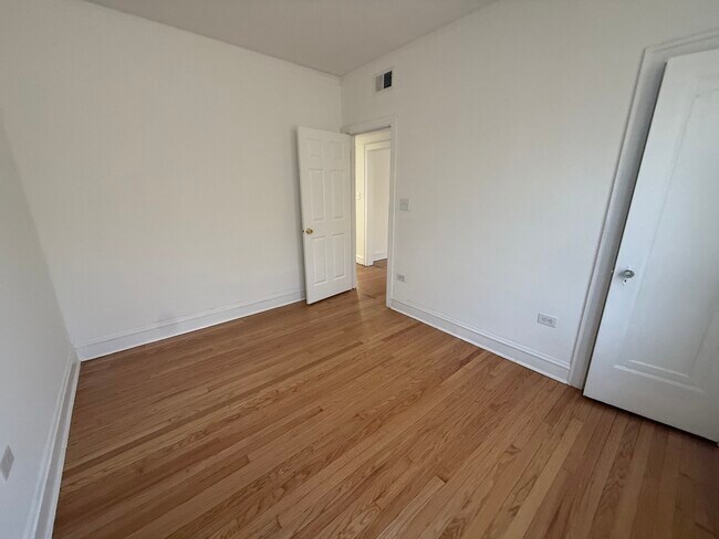 Foto del edificio - 5333 W Fullerton Ave