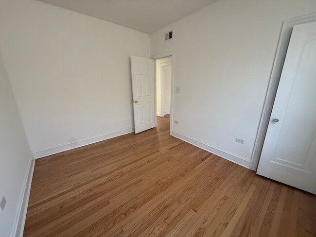 Building Photo - 5333 W Fullerton Ave