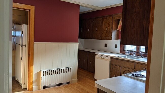 Building Photo - 77 Linwood St