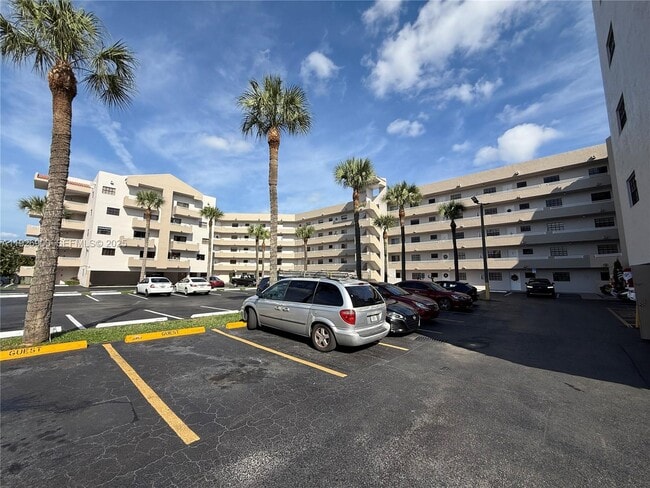 Foto del edificio - 15969 NW 64th Ave