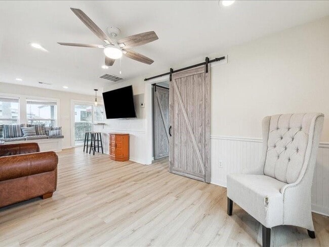 Building Photo - 85 Bayou Vista Dr