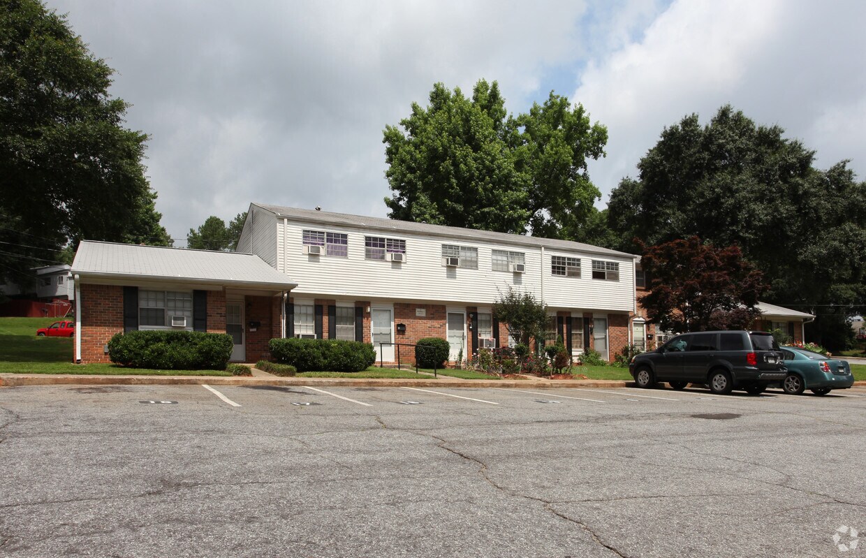 Cambridge Square Apartments in Doraville, GA
