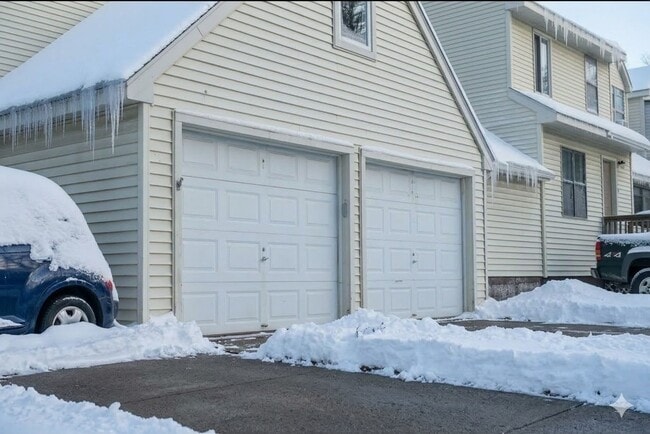 Building Photo - Large 1br in Townhome with Garage and Deck(Heat Included)