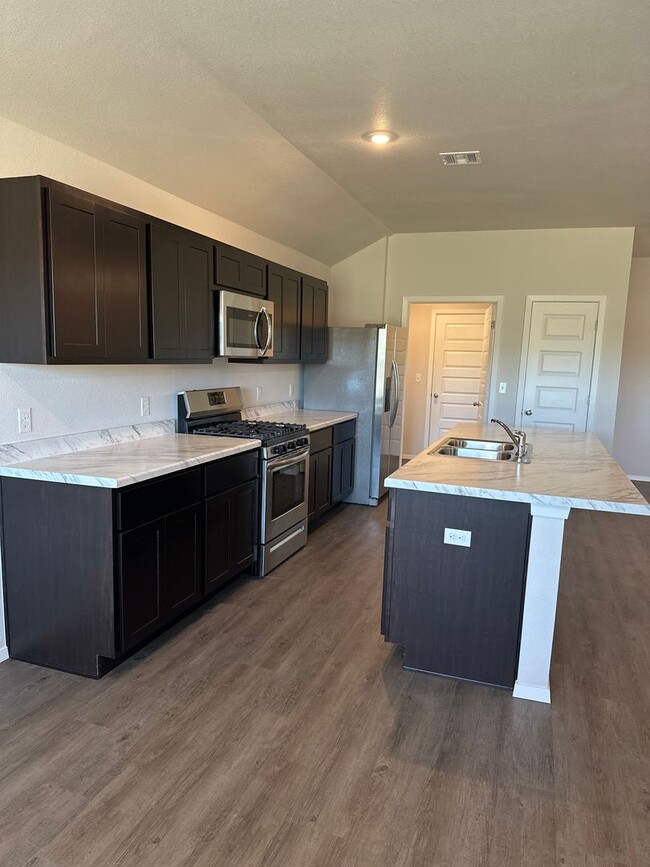 Building Photo - *Pre-leasing* Three Bedroom | Two Bath Hom...