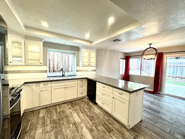 Foto del edificio - Coming soon... The Oaks in Pomona