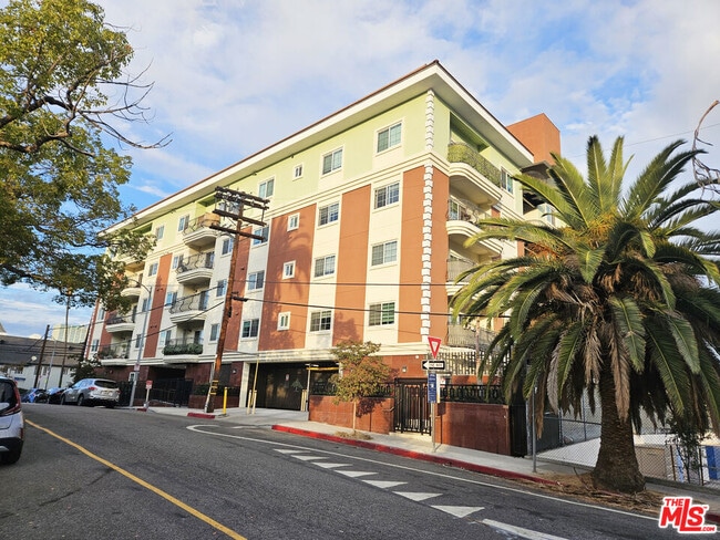 Building Photo - 944 S Serrano Ave