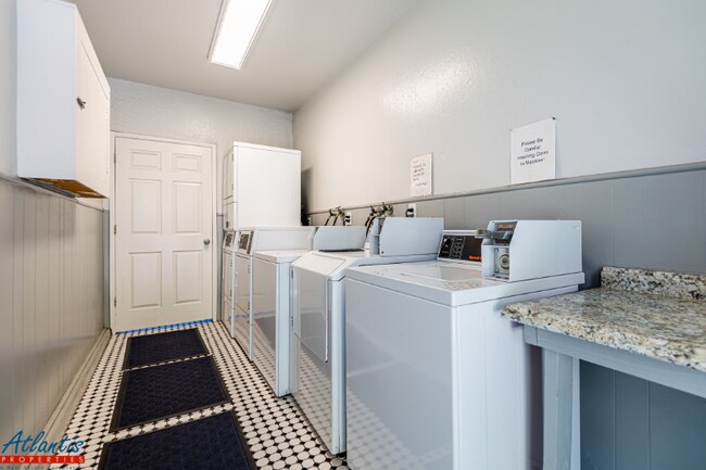 Foto del edificio - 642 Blythe Ct