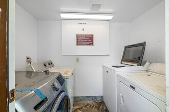 Building Photo - 525 11th St