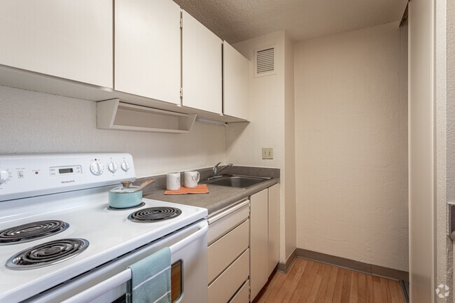 1BR, 1BA - 661SF - Coronado Springs Tower
