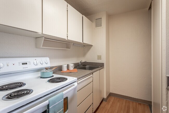 1HAB, 1BA - 661 ft² - Coronado Springs Tower