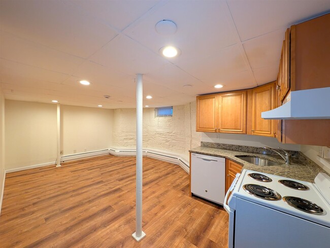 Foto del edificio - 14 Garrison Ave