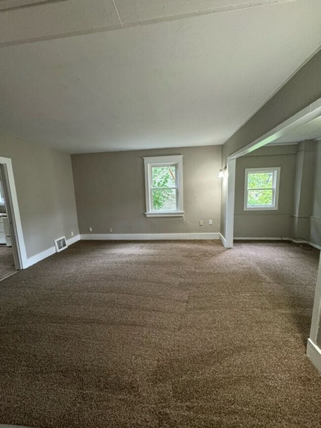 Building Photo - 212 Lexington Ct