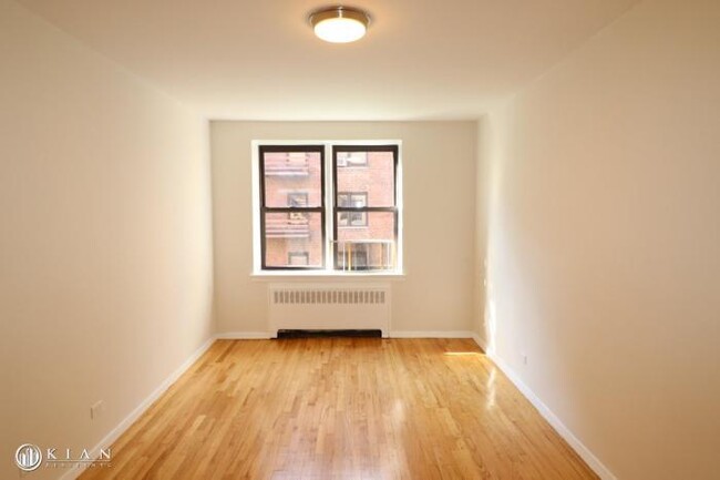 Foto del edificio - 0 bedroom in Queens NY 11374