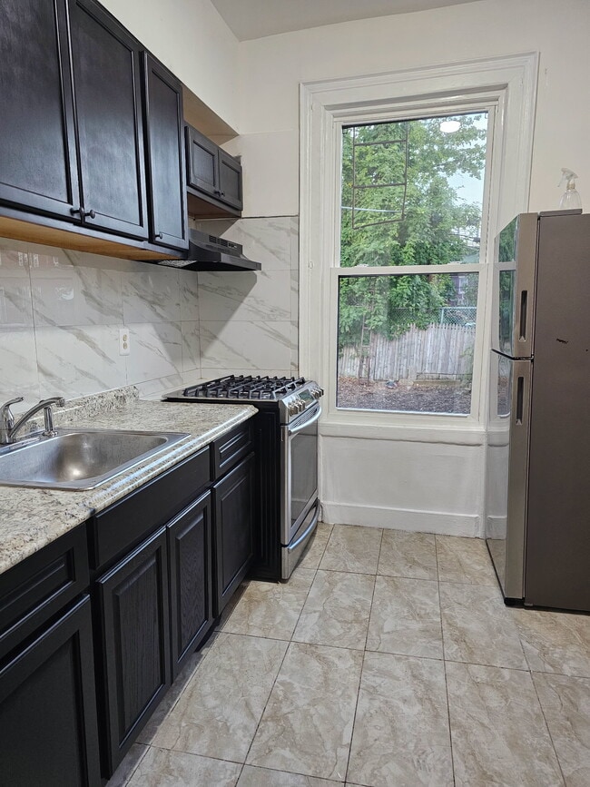 Kitchen - 73 Pine St