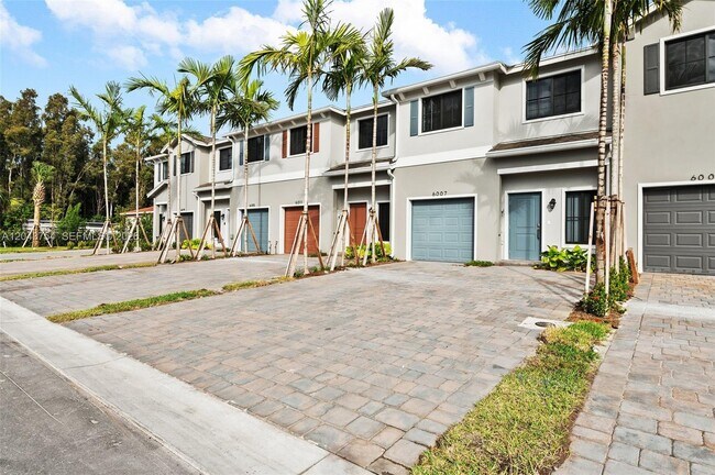 Foto del edificio - 6007 Coralberry St