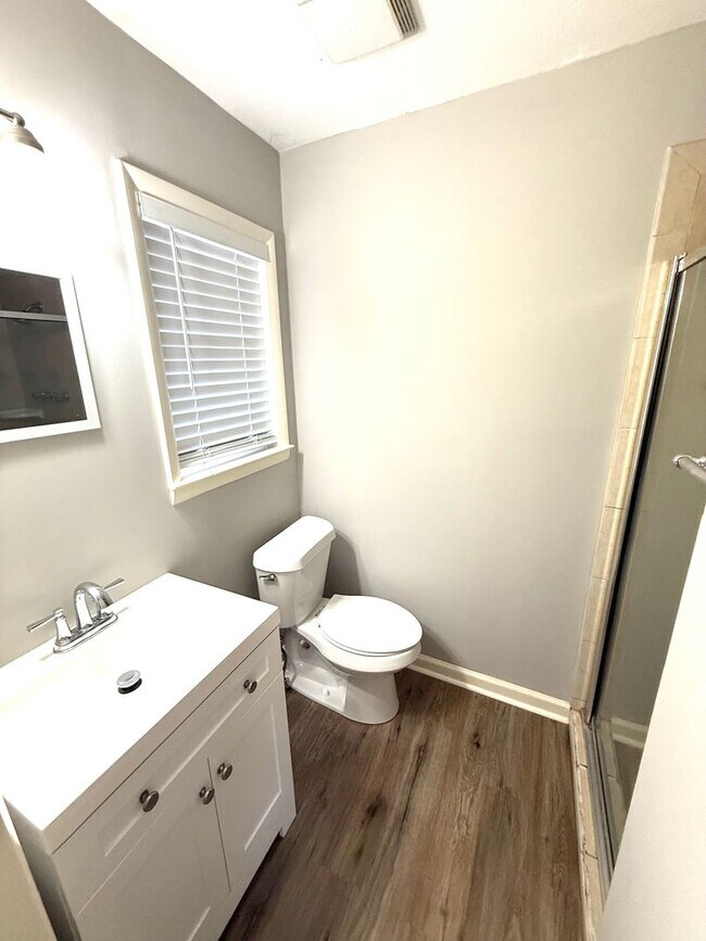 Foto del edificio - ** 4 Bed 2 Bath located close to Jefferson Davis High ** Call 334-366-9198 for a self showing