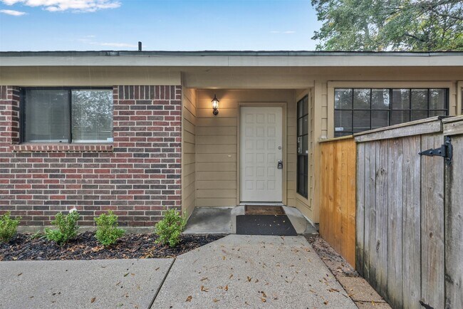 Foto del edificio - 93 W High Oaks Cir