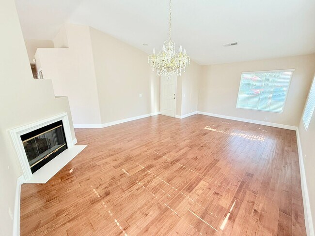 Foto del edificio - Spacious 3-Bedroom Home with Private Pool in the Desirable Merano Community