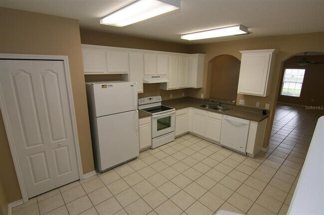 Building Photo - 15780 Fishhawk Falls Dr