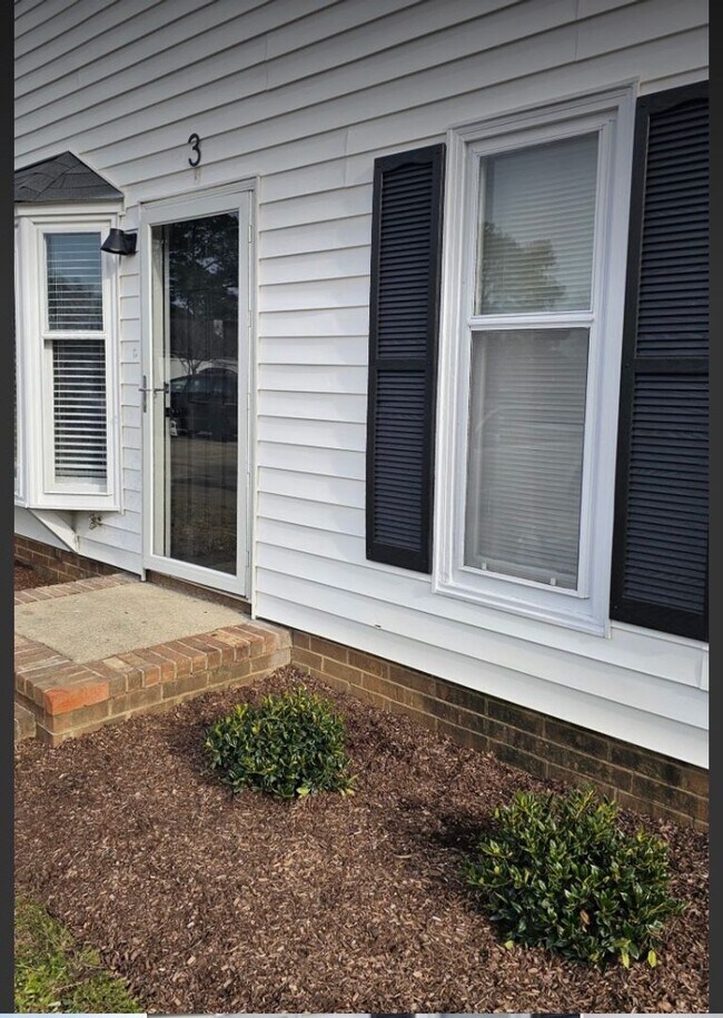 Foto del edificio - 3700 Chase Rd NW