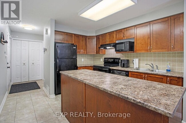 Building Photo - 163 Keltie Private