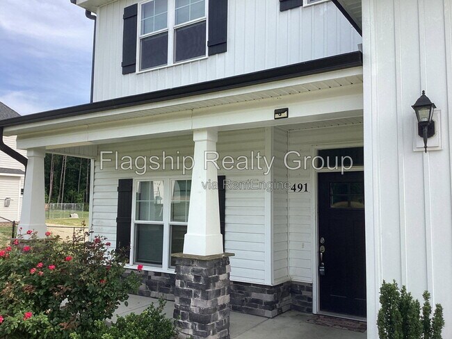 Foto del edificio - 491 Fallingbrook Dr
