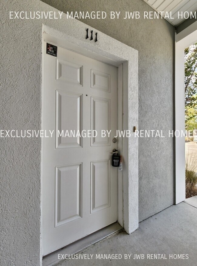 Foto del edificio - 7035 Deer Lodge Cir