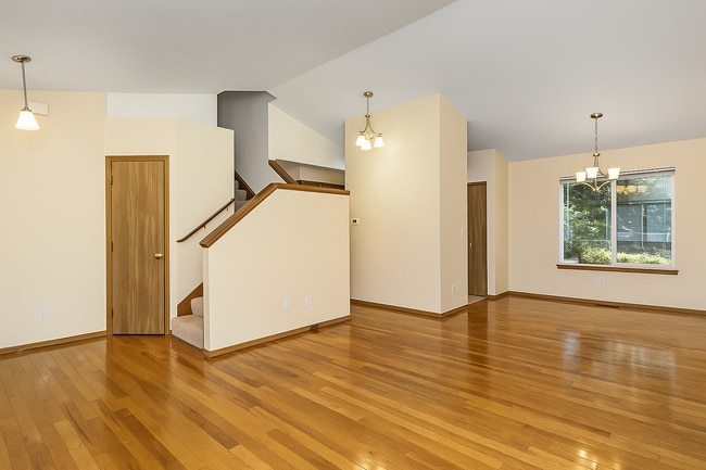 Building Photo - 3 bedroom home in Convenient Silverdale Location!