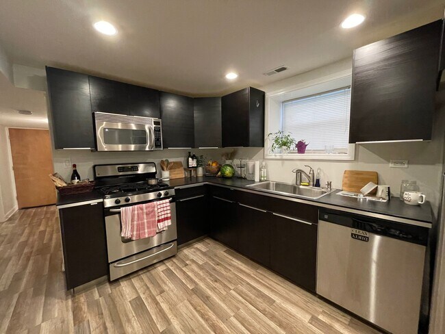 Foto del edificio - 5135 N Bernard St