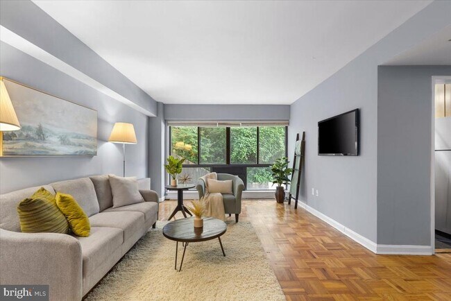 Foto del edificio - 3901 Tunlaw Rd NW