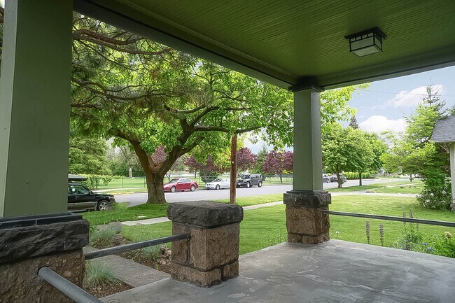 Foto del edificio - Amazing Westside bungalow across from Harm...