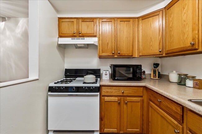 Building Photo - 4003 - White House Manor Apartments